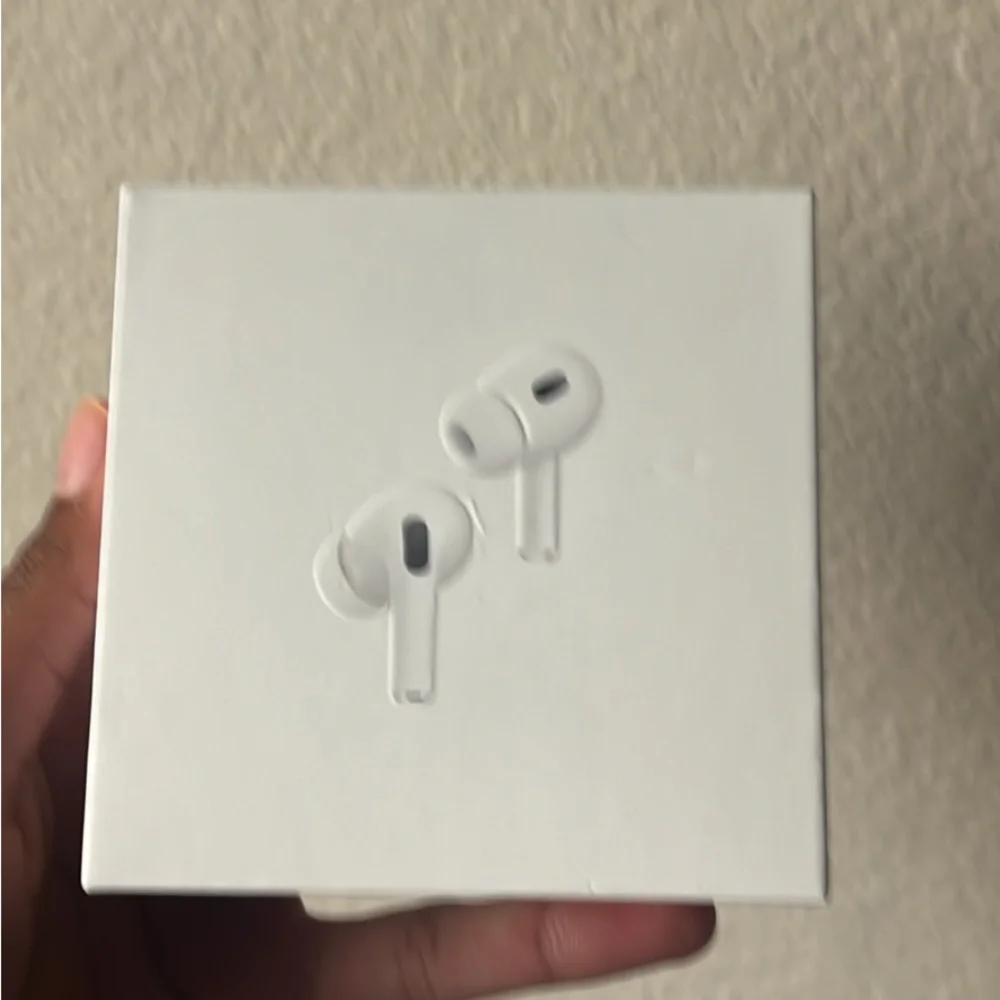 Apple AirPods Pro with MagSafe Charging Case